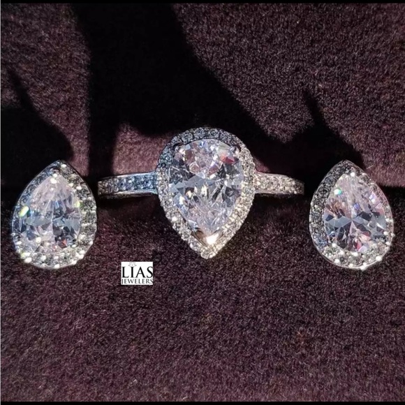 Jewelry - New 18k white gold engagement ring Teardrop and studs earrings Jewelry Set